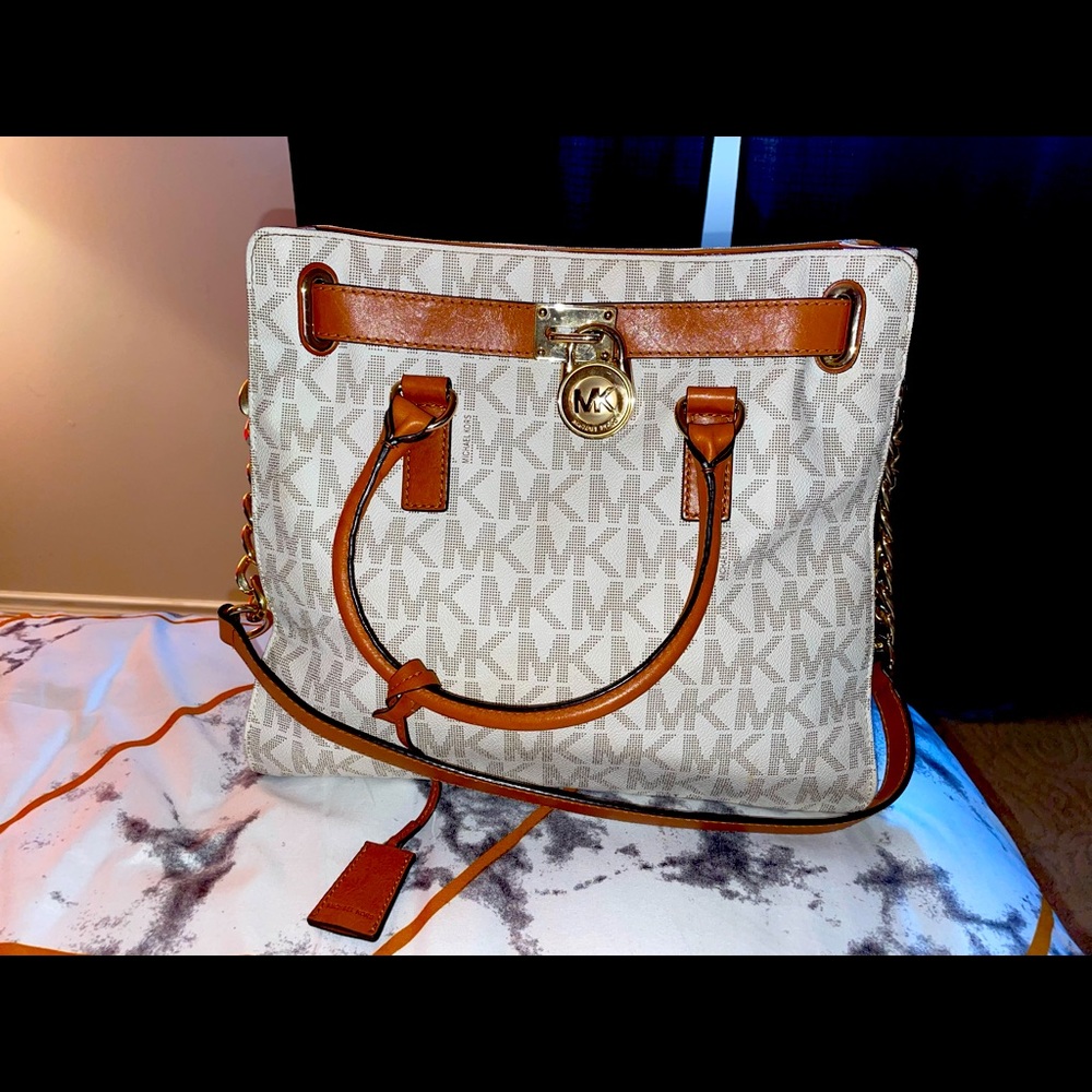 Purse - Picture 1 of 8